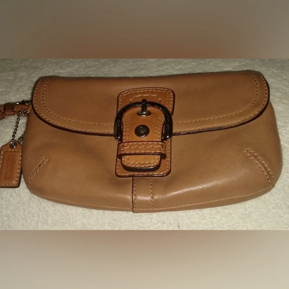 EC Coach Soho Capri Vintage wristlet F42135 - Picture 2 of 9